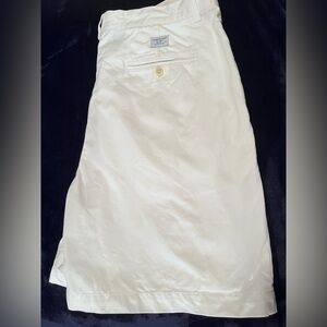 Vineyard Vines Mens white Shorts. Size 36